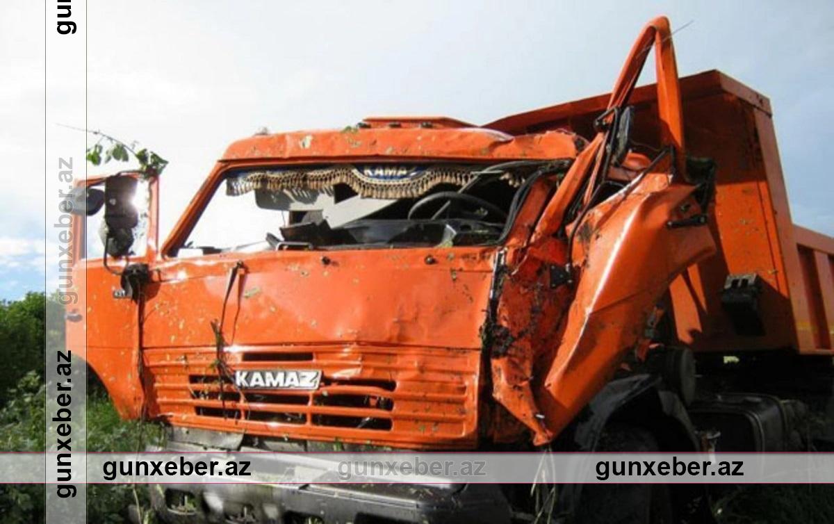 Hərəkətdə olan “KamAZ” dəhşət saçdı: Piyada öldü, iki nəfər yaralandı