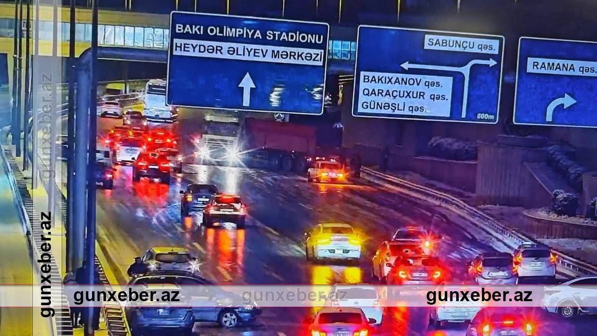 Bakıda yollar buz bağladı: Zəncirvari qəza oldu