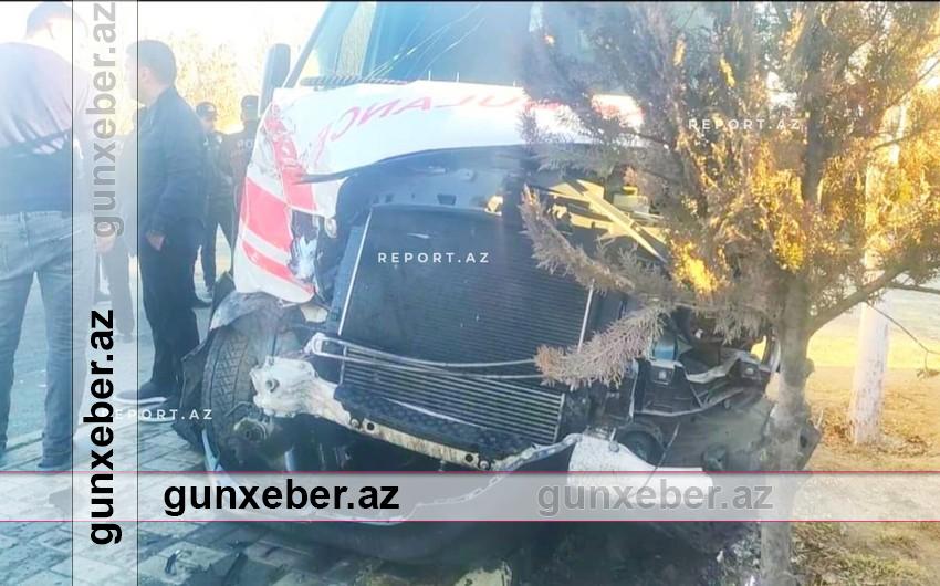 Babək rayonunda çağırışa gedən təcili tibbi yardım avtomobili qəzaya uğrayıb, xəsarət alanlar var