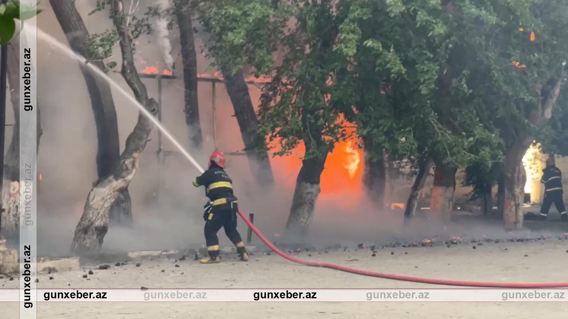 Bakıda yaşayış binasında yanğın başlayıb