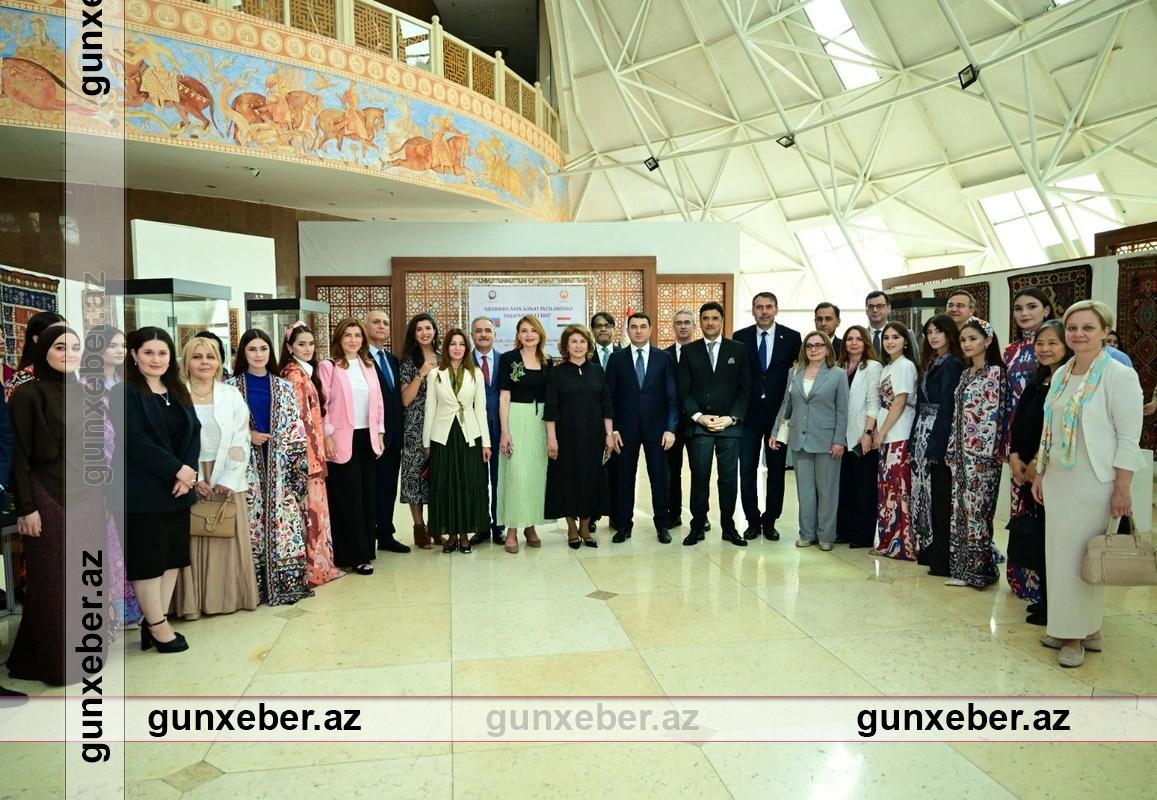 Düşənbədə “Azərbaycanın sənət incilərində yaşayan milli irsi” adlı sərgi açılıb