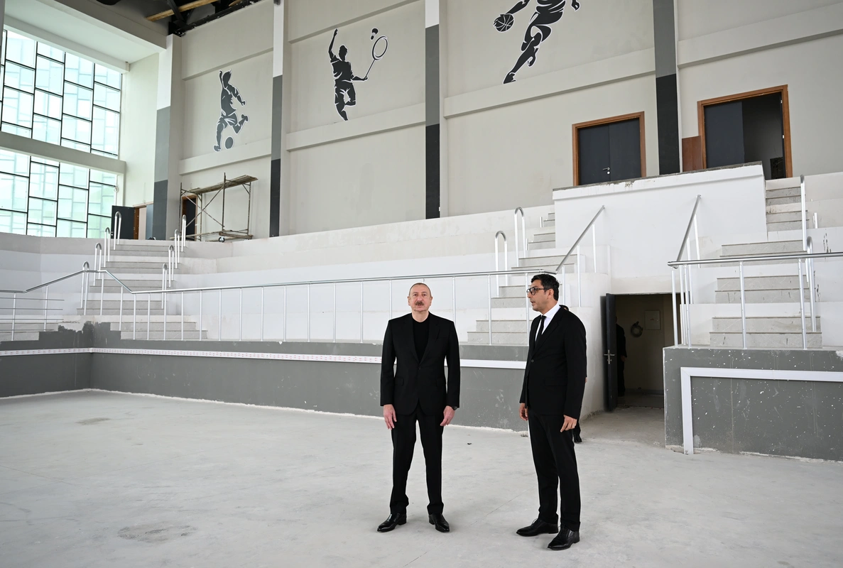 İlham Əliyev Yevlax Olimpiya İdman Kompleksində görülmüş işlərlə tanış olub