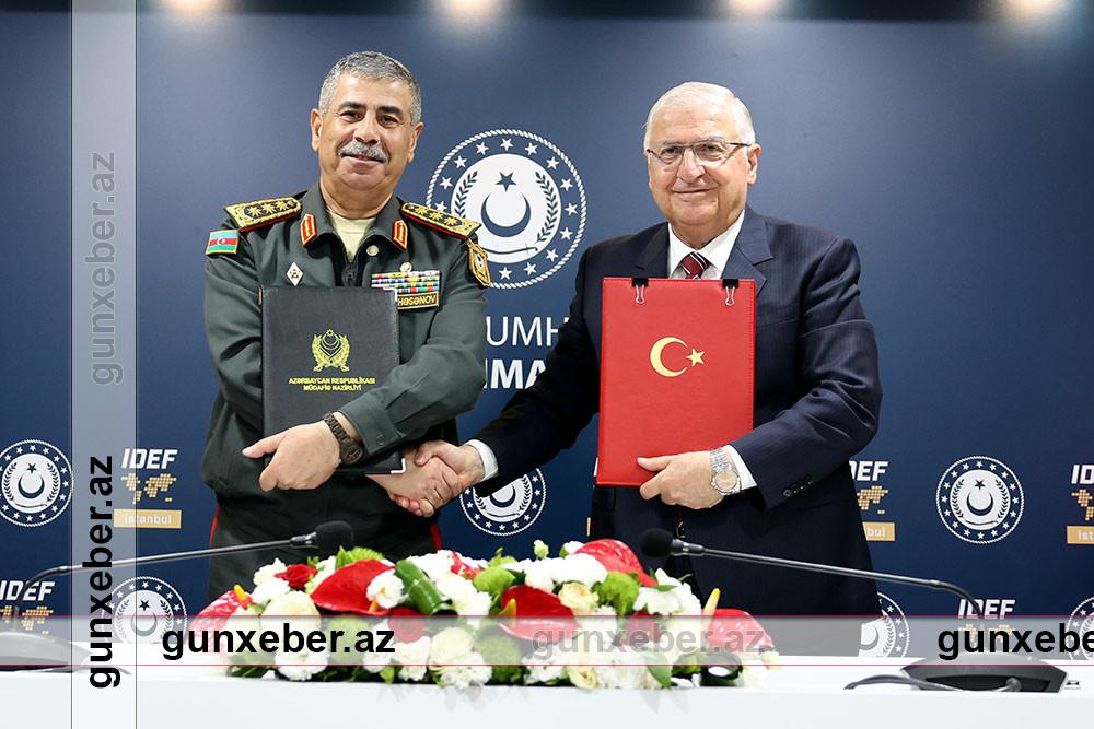 Azərbaycan və Türkiyə müdafiə nazirləri görüşüb, memorandum imzalanıb