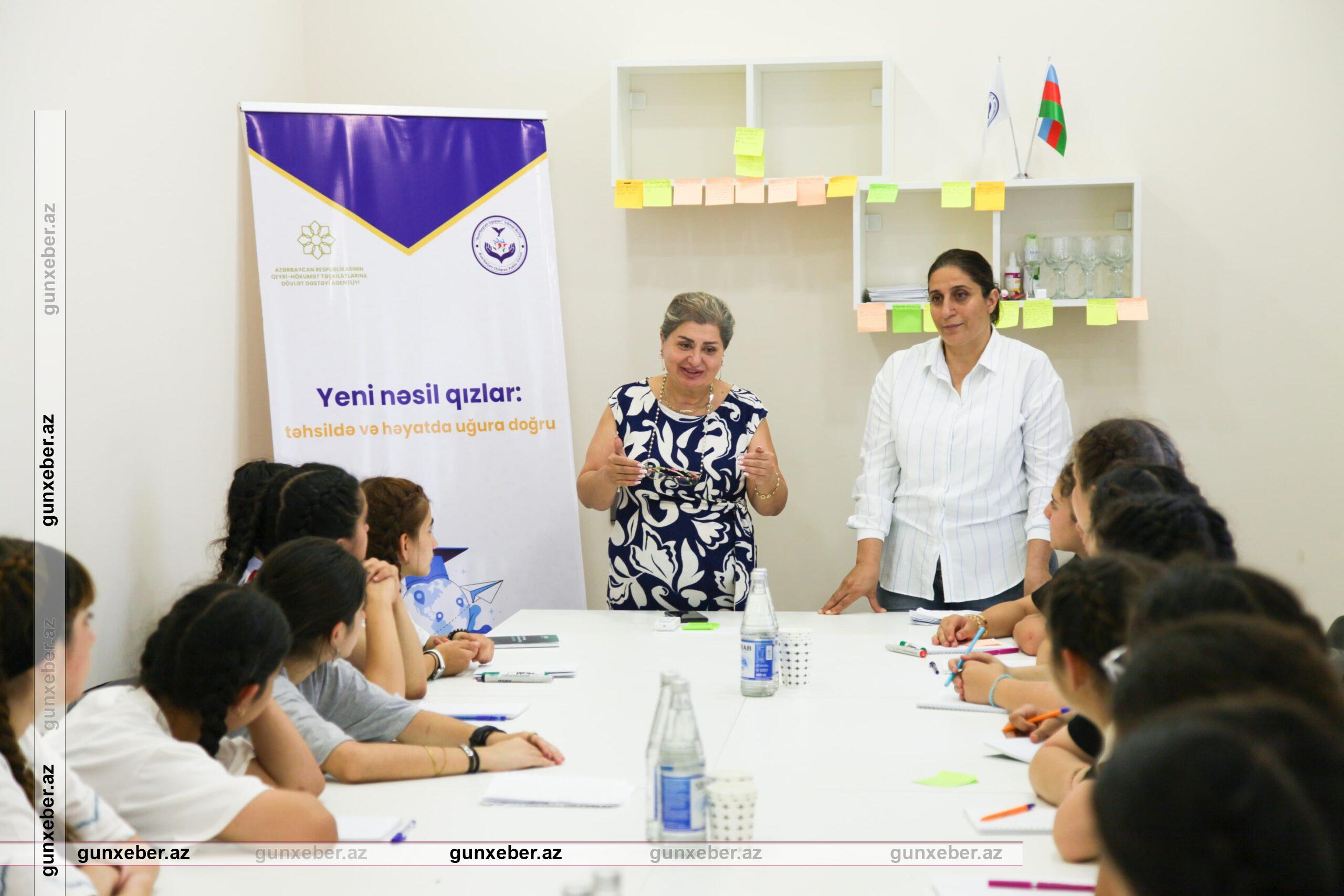  “YENİ NƏSİL QIZLAR: TƏHSİLDƏ VƏ HƏYATDA UĞURA DOĞRU” LAYİHƏSİ ÇƏRÇİVƏSİNDƏ TƏLİM VƏ KURSLAR TƏŞKİL EDİLDİ.