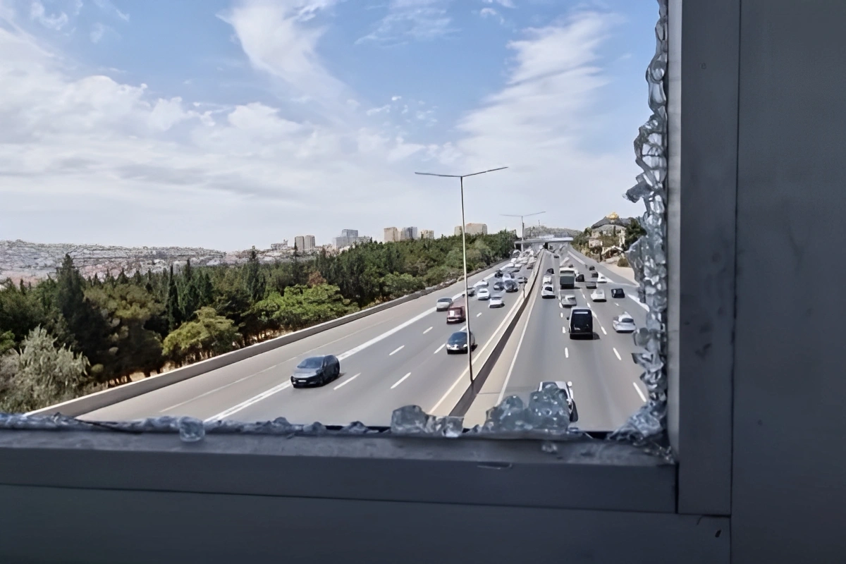 Bakı-Sumqayıt yolundakı yerüstü keçiddə piyadalar üçün CİDDİ TƏHLÜKƏ