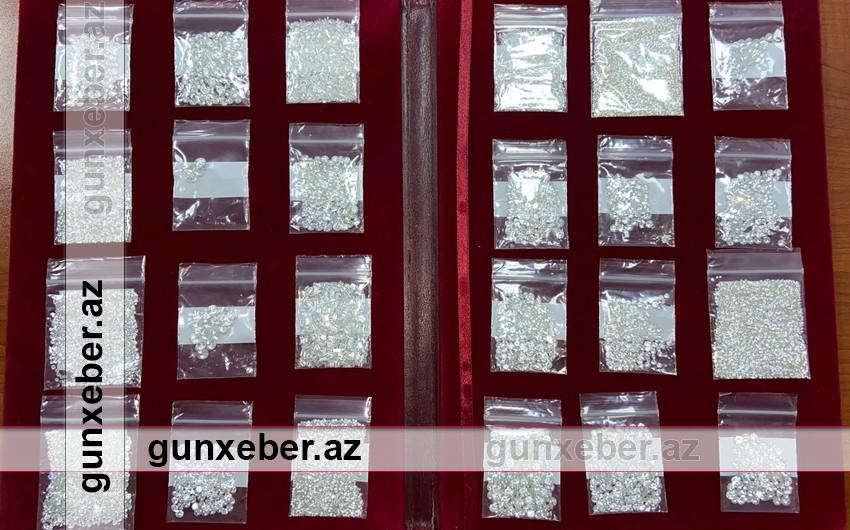 Azərbaycan gömrükçüləri növbəti dəfə brilyant qaşlar aşkar edib