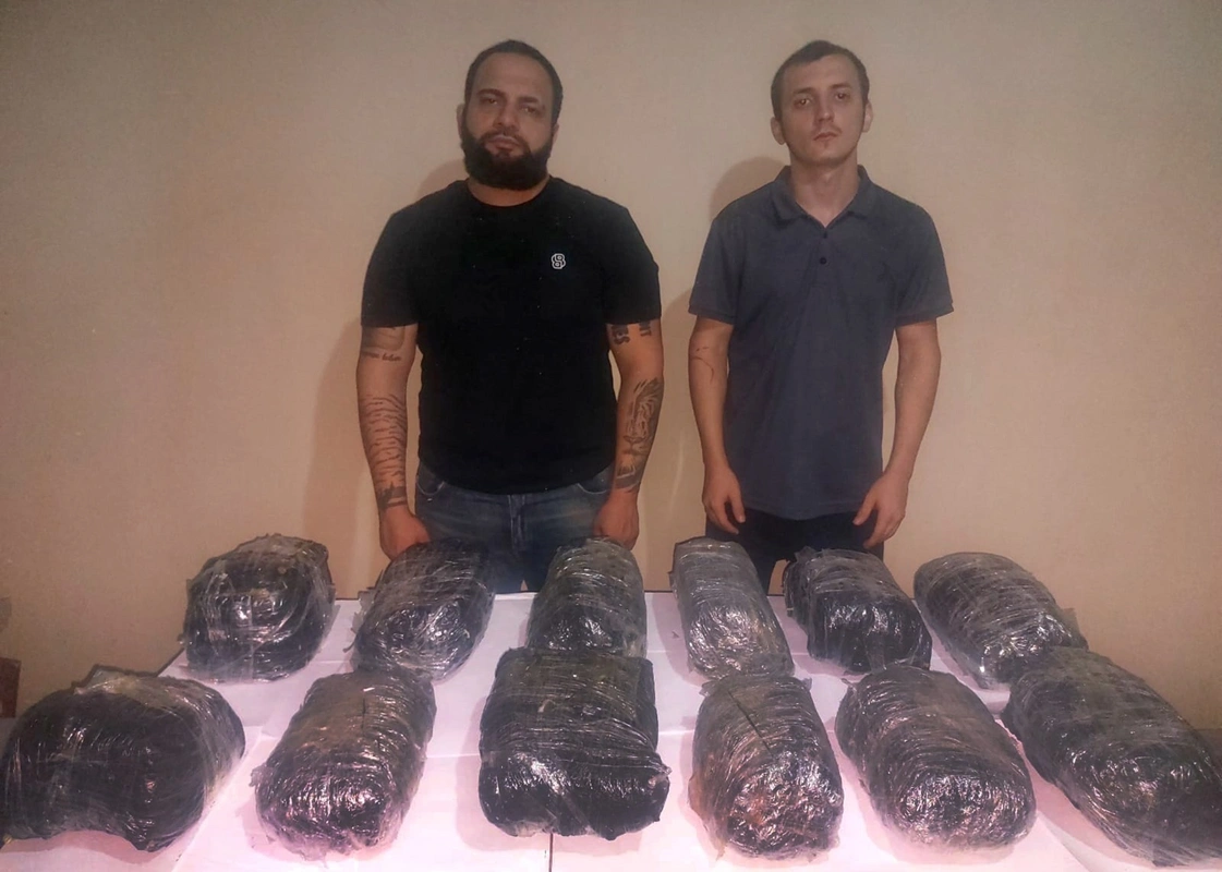 Külli miqdarda narkotiki ölkəyə keçirməyə cəhd edən şəxslər yerli əhalinin köməyi ilə saxlanılıblar