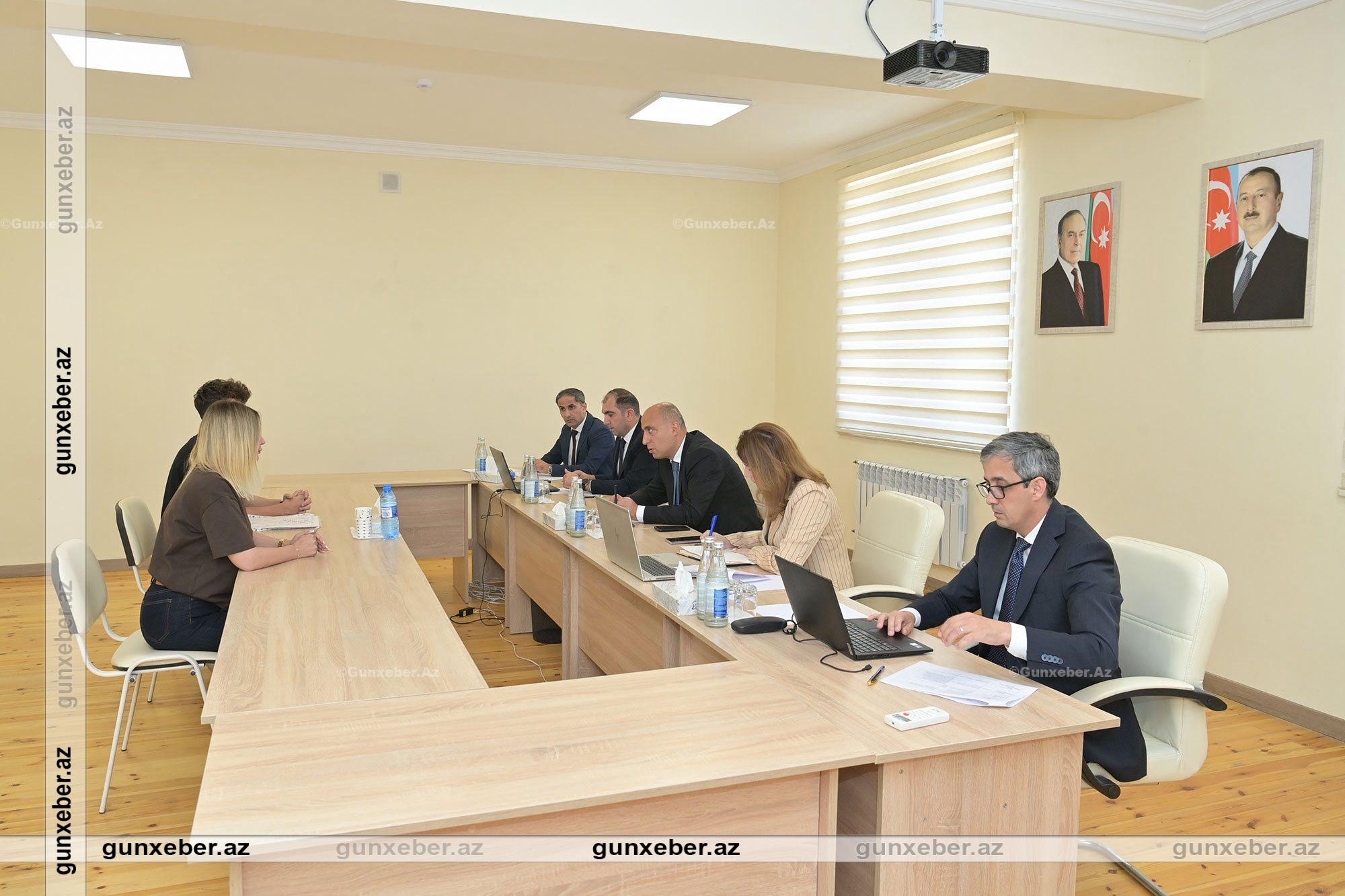 Elm və təhsil naziri Emin Əmrullayev İsmayıllı şəhərində sakinlərin müraciətlərini dinləyib.