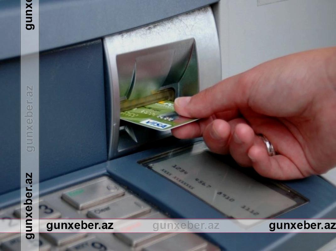 Yoldan bank kartı tapdı, özgəsinin pulunu xərclədiyi üçün cəzalandırıldı