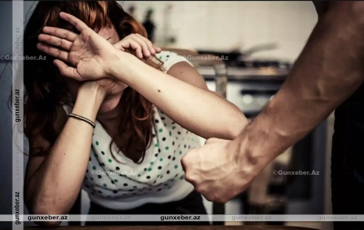 Lənkəranda kişi sinif yoldaşına zəng edən arvadını döydü