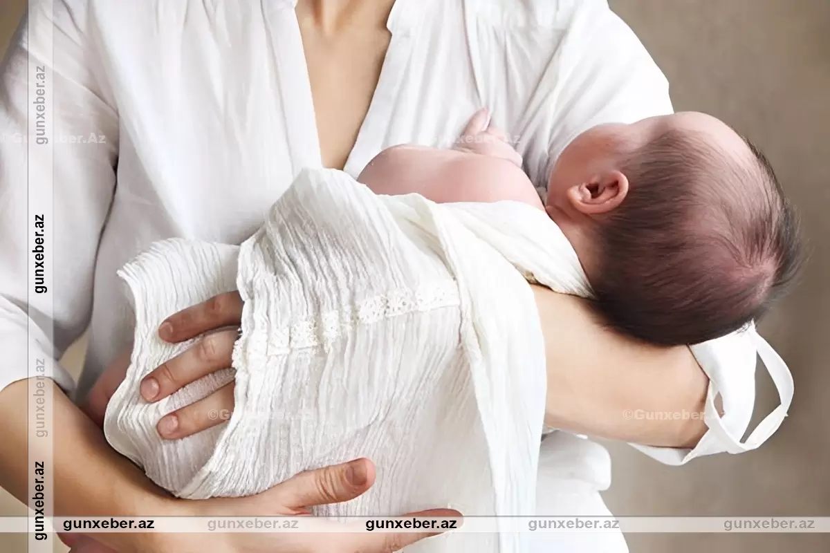 Neftçalada biryaşlı körpə anasının qucağından yerə düşərək ölüb