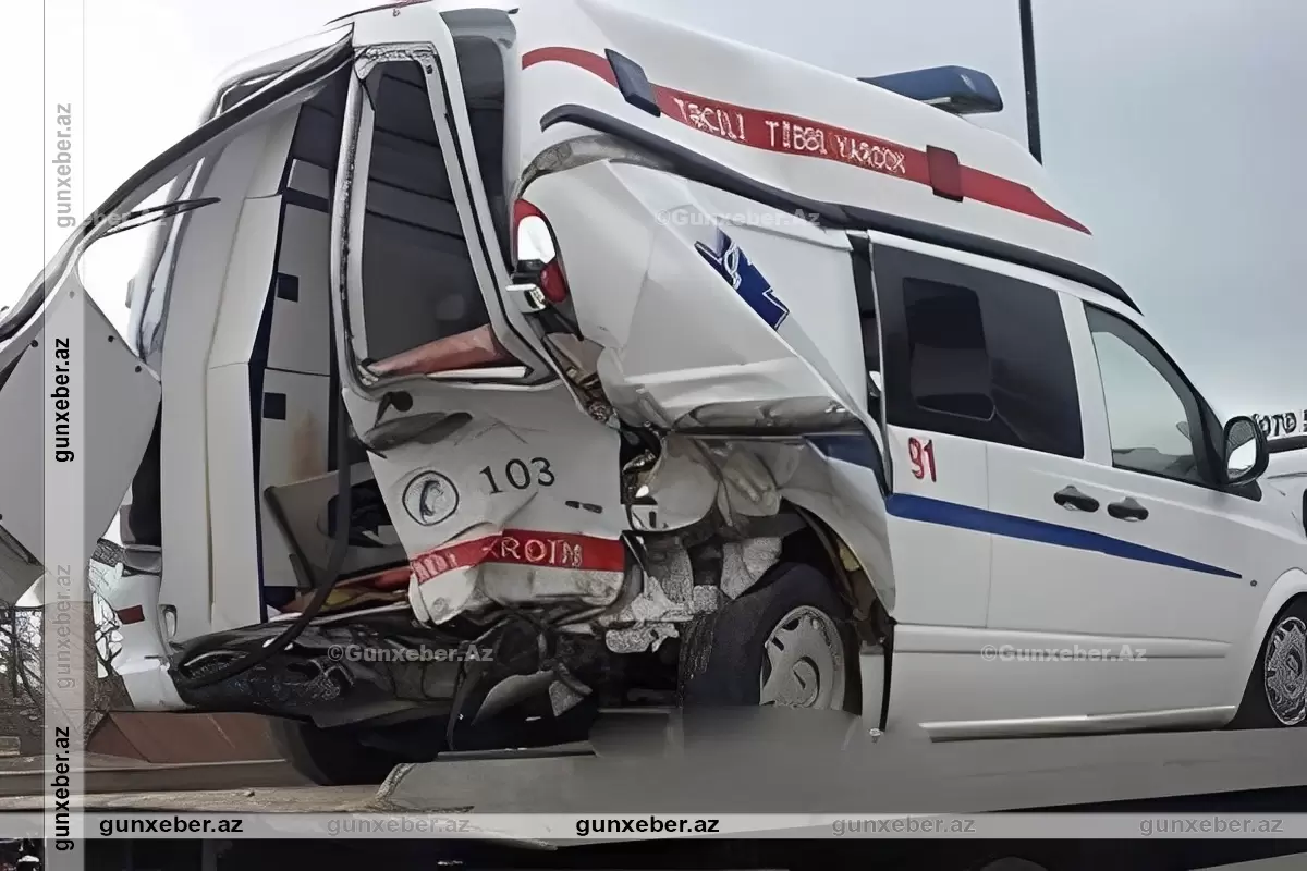 Şəmkirdə təcili yardım maşını körpüdən aşdı: Xəsarət alanlar var