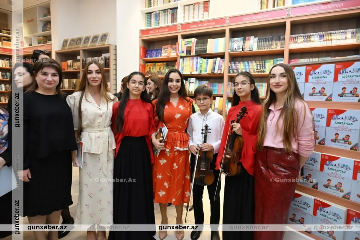 Leyla Əliyeva “Azərbaycan dilini öyrənirik” kitabının təqdimat mərasimindən paylaşım etdi