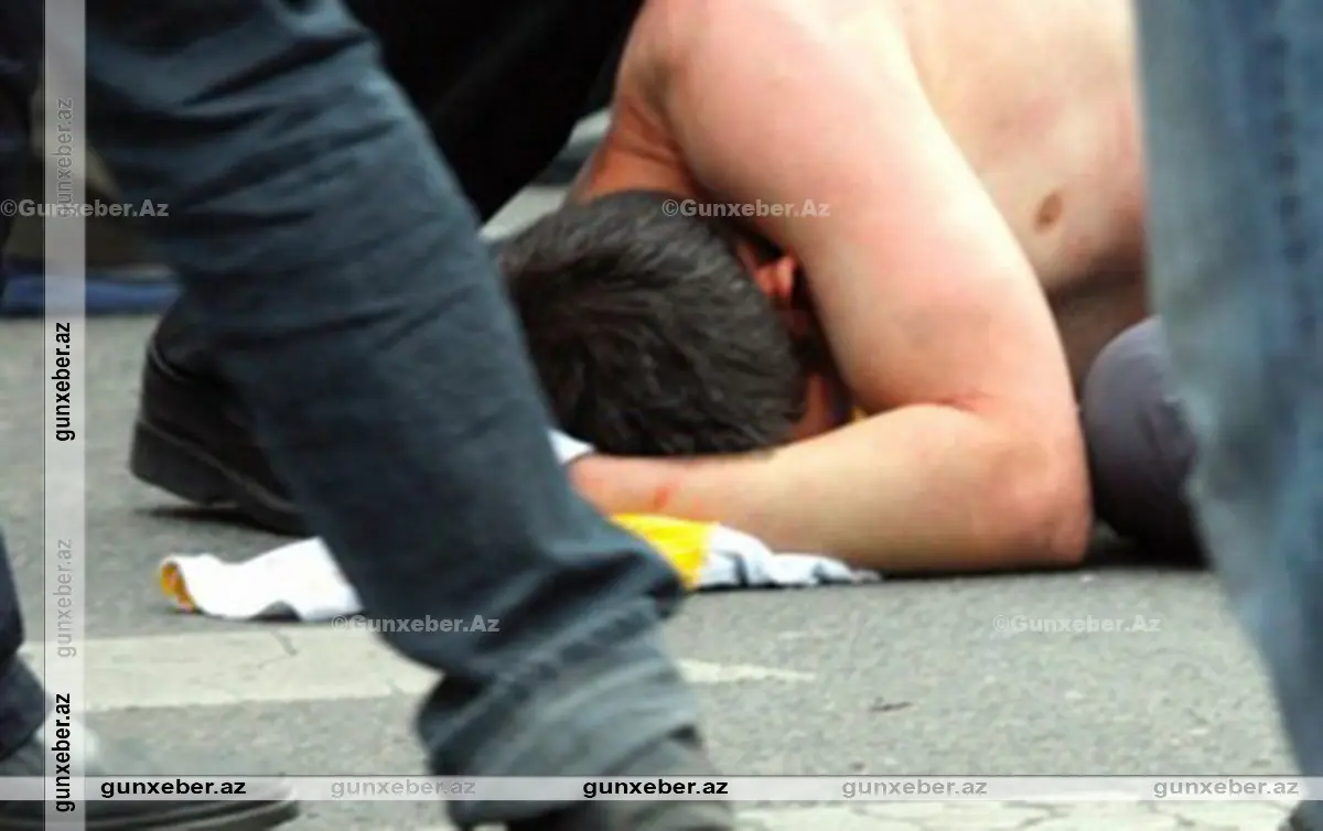 Xırdalan sakini arvadından küsüb evdən getdi, küçədə atasını döydü