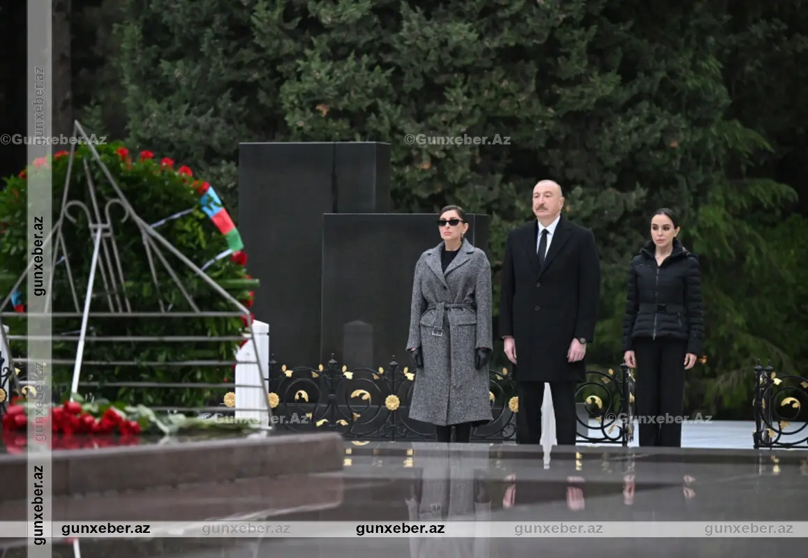 İlham Əliyev və Mehriban Əliyeva ümummilli lider Heydər Əliyevin məzarını ziyarət ediblər