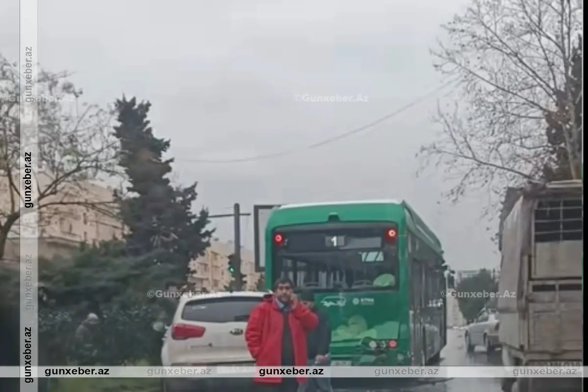 Bakıda marşrut avtobuslarının iştirakı ilə qəza baş verdi