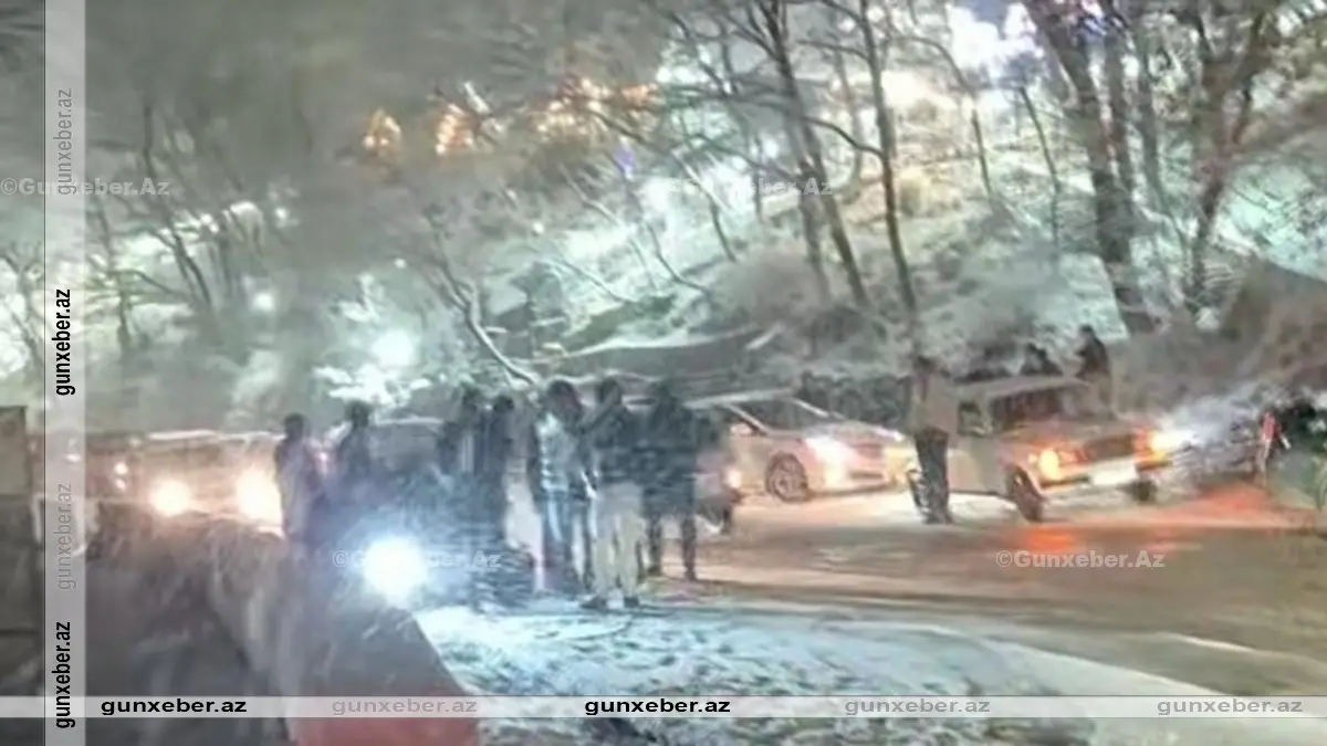 Güclü qar bəzi rayonlarda nəqliyyatın hərəkətini çətinləşdirdi