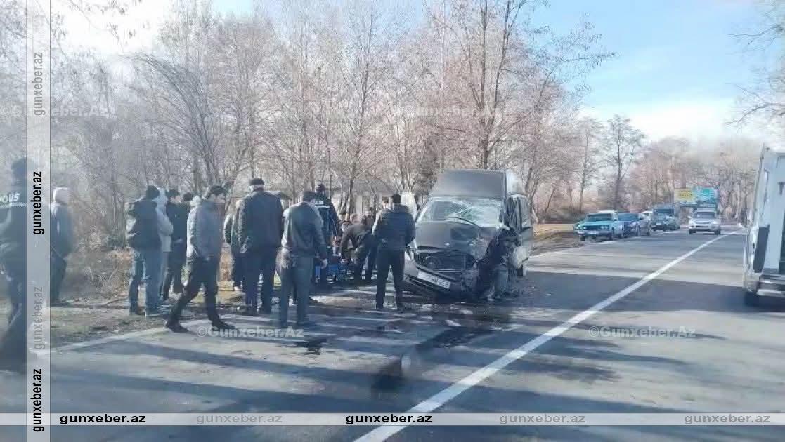 Oğuzda yük və minik avtomobilləri toqquşub, xəsarət alanlar var