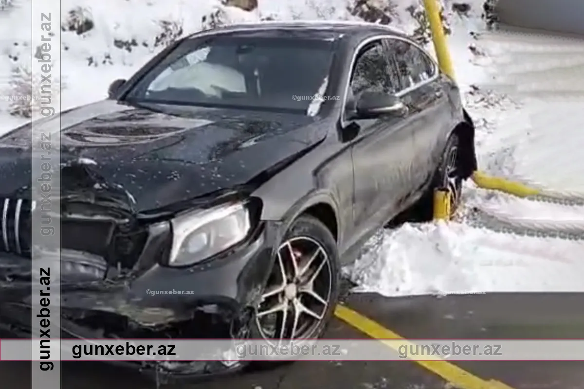 Naxçıvanda minik avtomobili qaz xəttinə çırpılıb