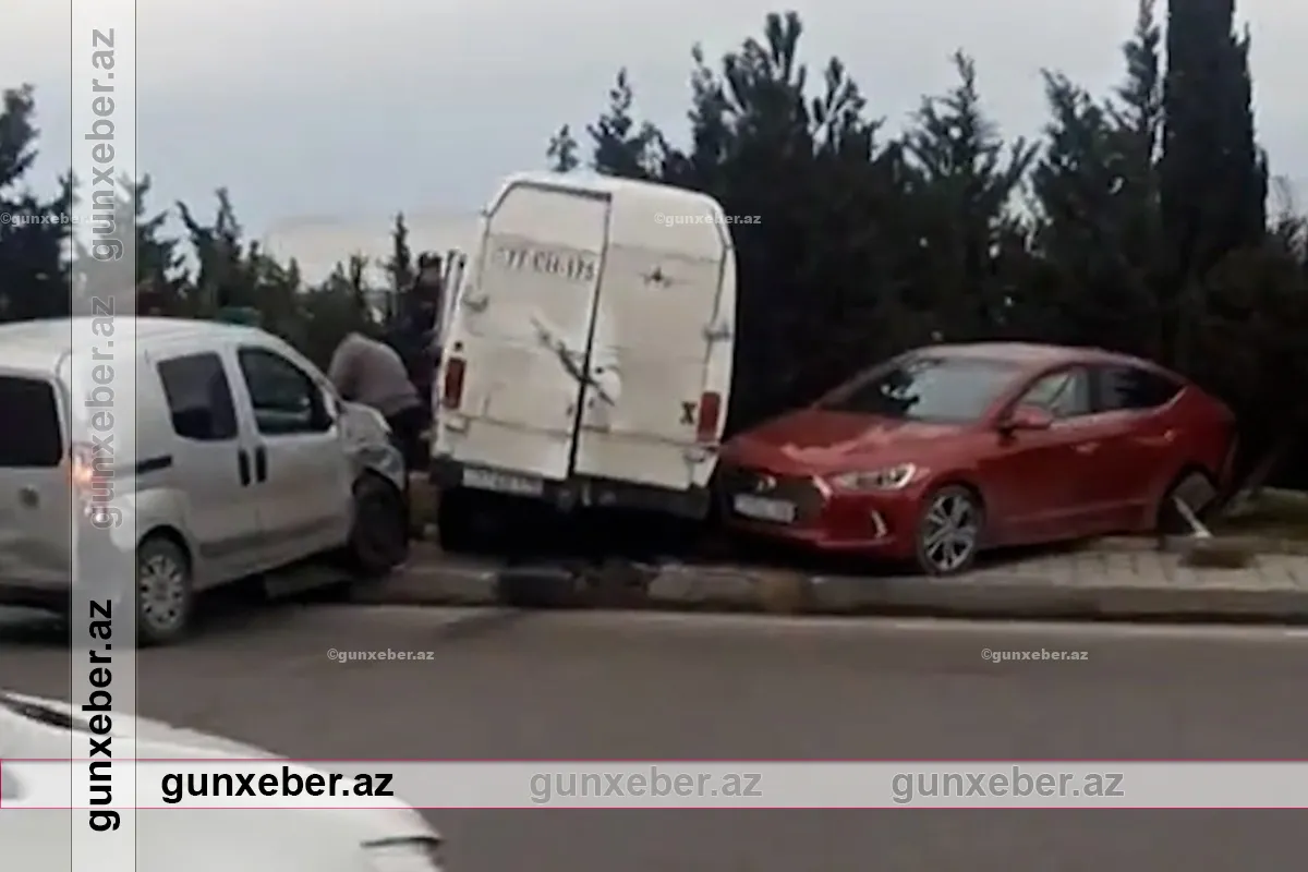 Bakıda zəncirvari qəza: Üç avtomobil toqquşdu