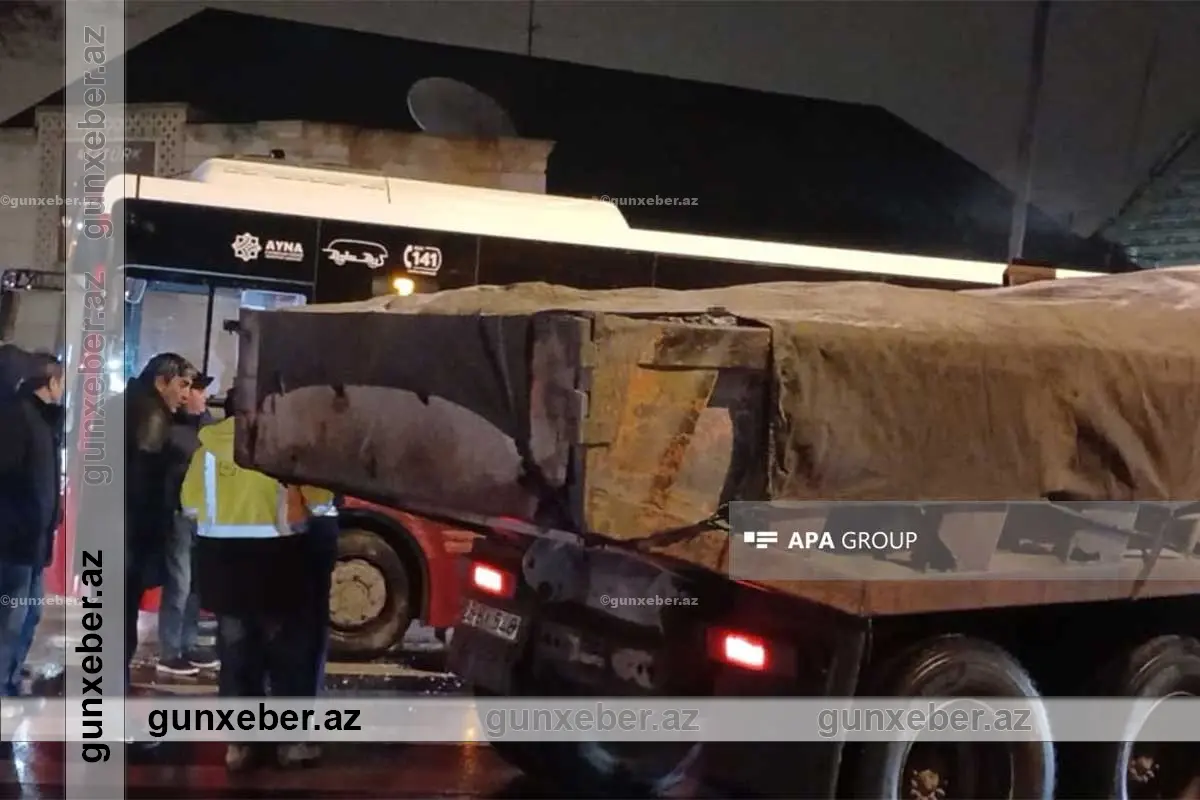 “BakuBus”a məxsus avtobusla “KamAZ” toqquşdu: Xəsarət alan var