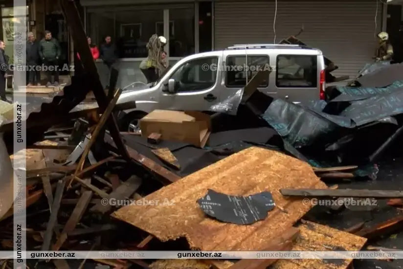 İstanbulda fırtına nəticəsində 45 ağac qopub, 89 dam uçub