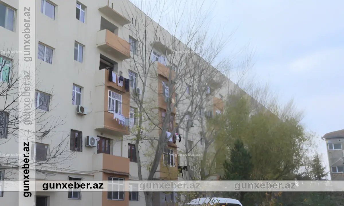 Binanın dam örtüyü sakinlərin həyatı üçün təhlükə törədir