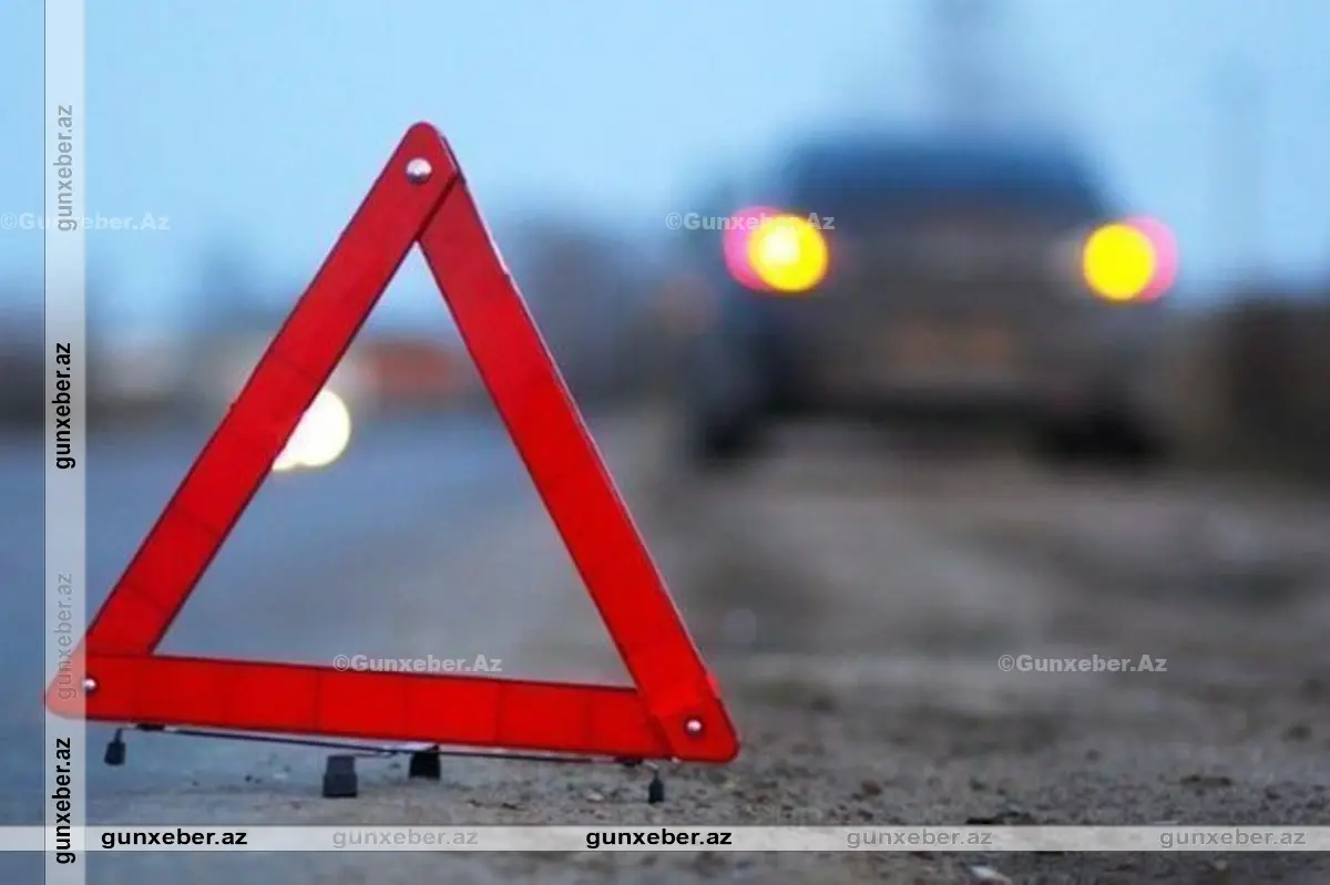 Şəmkirdə avtomobil BETONA ÇIRPILDI: Yaralananlar var