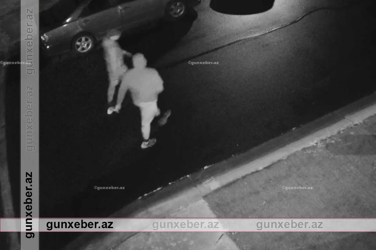 Bakıda marketin qarşısında kameralar önündə bıçaqlanma: “Oğlunu narkotikə qurşandırdığımı dedi”