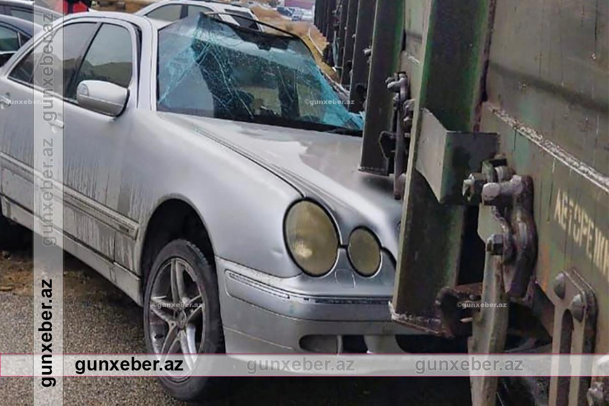 Xaçmazda qatarla avtomobil toqquşub, ölən var