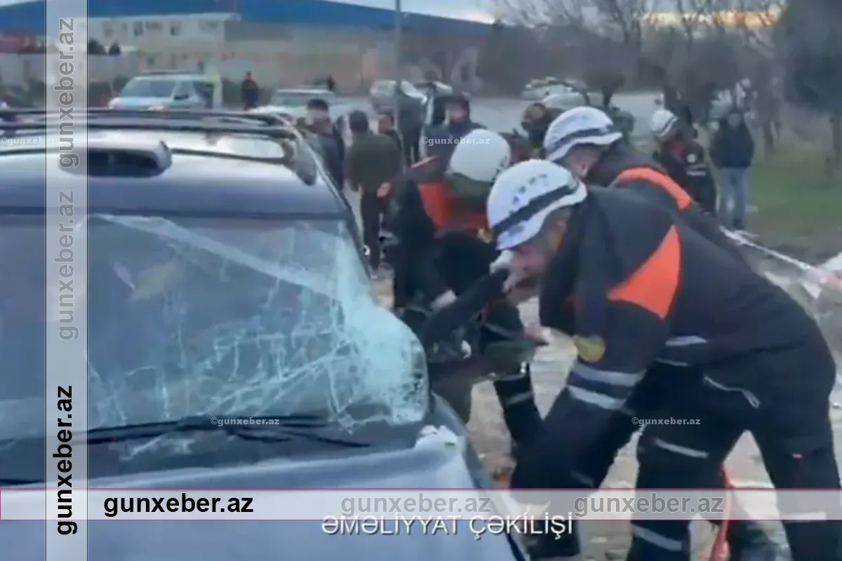 Sumqayıtda “NAZ Lifan” VAZ-la toqquşdu: Yaralı sürücü maşından çıxarıldı – VİDEO